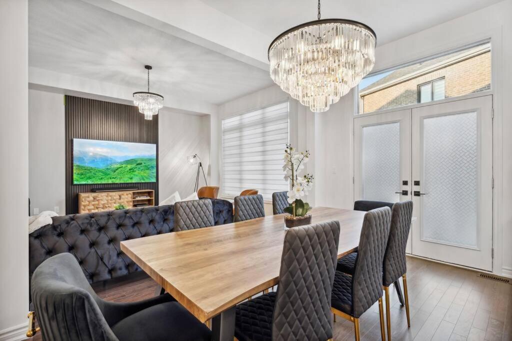 Barrie Luxe, Pool Table 6 Bedroom 6 Ba Custom Design A+ Location Екстер'єр фото