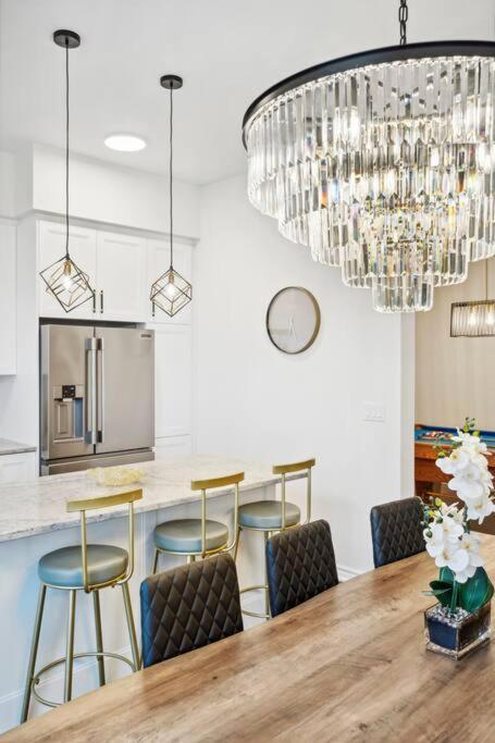 Barrie Luxe, Pool Table 6 Bedroom 6 Ba Custom Design A+ Location Екстер'єр фото